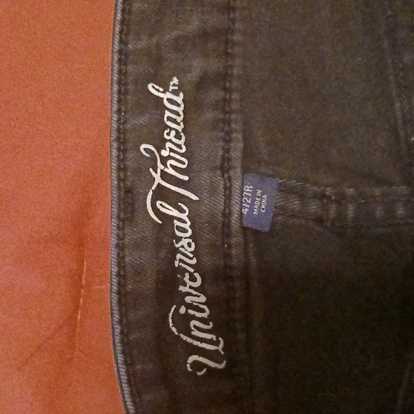 Universal Thread, distressed, high rise, skinny size 4 - Picture 2 of 3